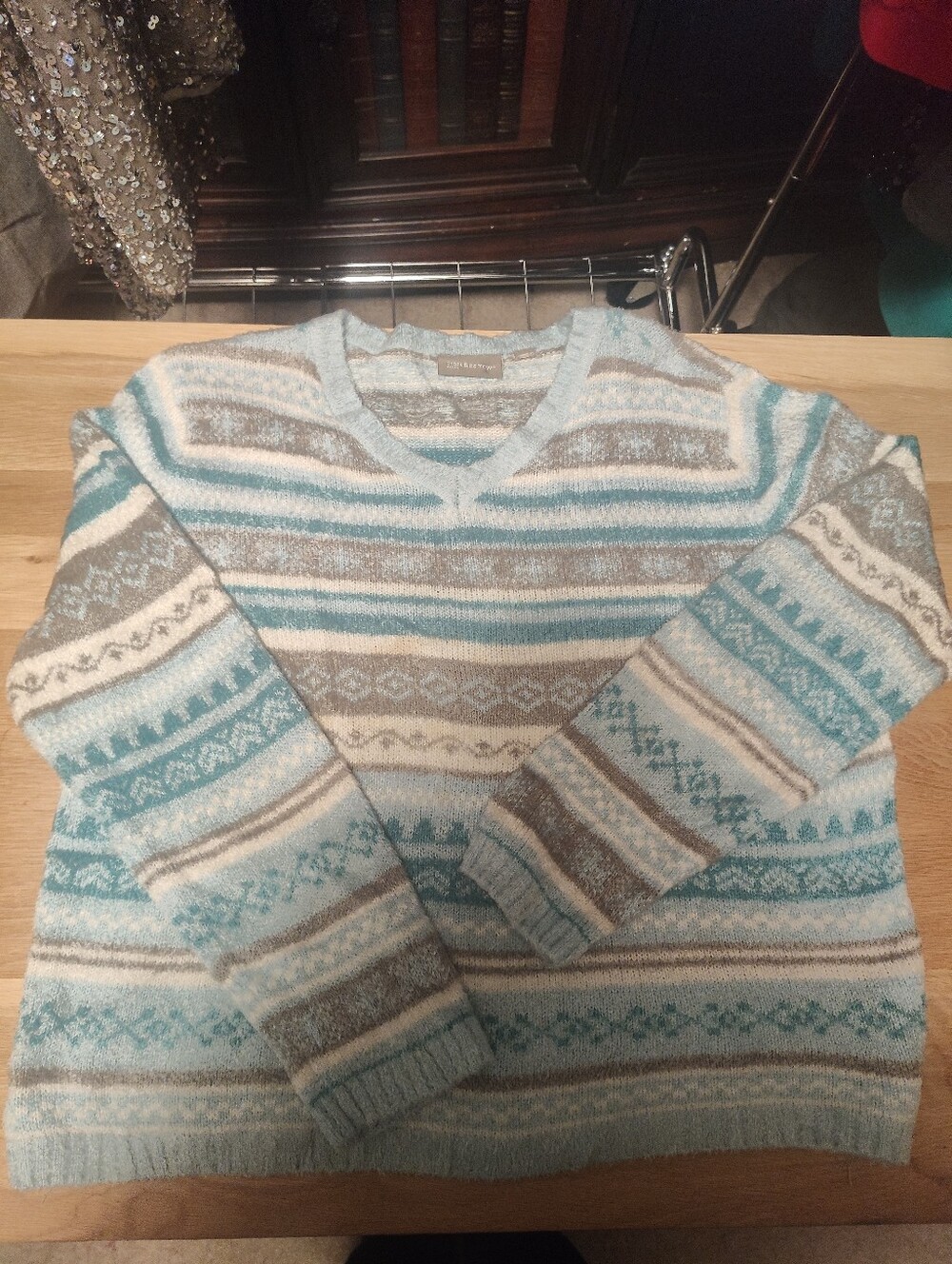 Women's Patterned V-Neck Sweater in Light Blue and Taupe